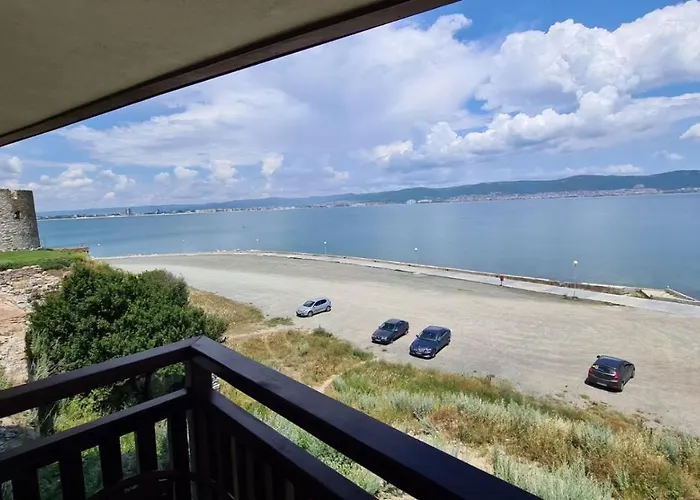 Elea Νεσέμπαρ