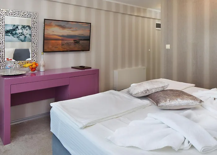 Ξενοδοχείο με διαμερίσματα Elea Νεσέμπαρ