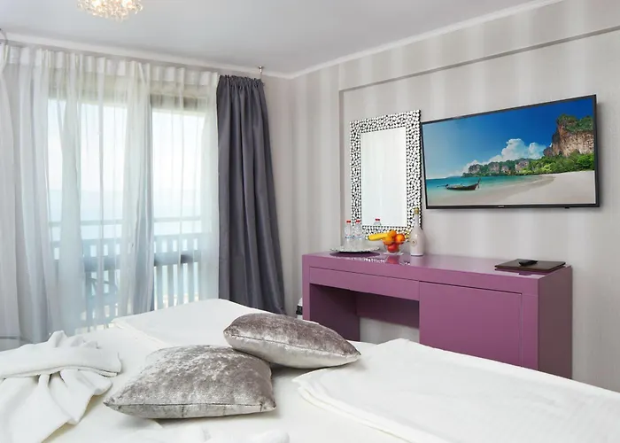 Elea Νεσέμπαρ