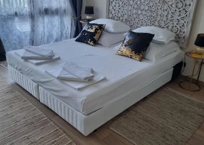 Elea Νεσέμπαρ