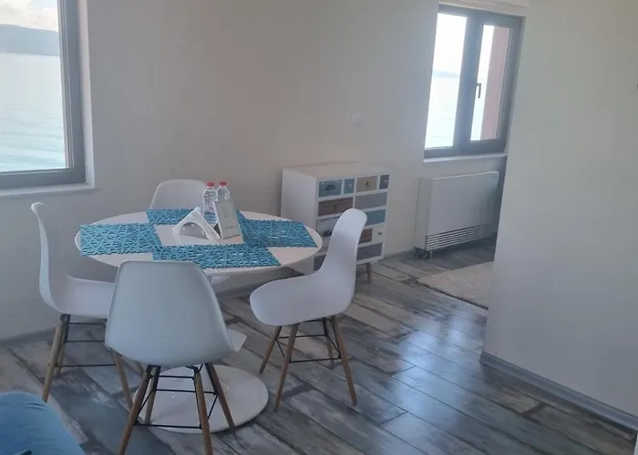 Ξενοδοχείο με διαμερίσματα Elea Νεσέμπαρ