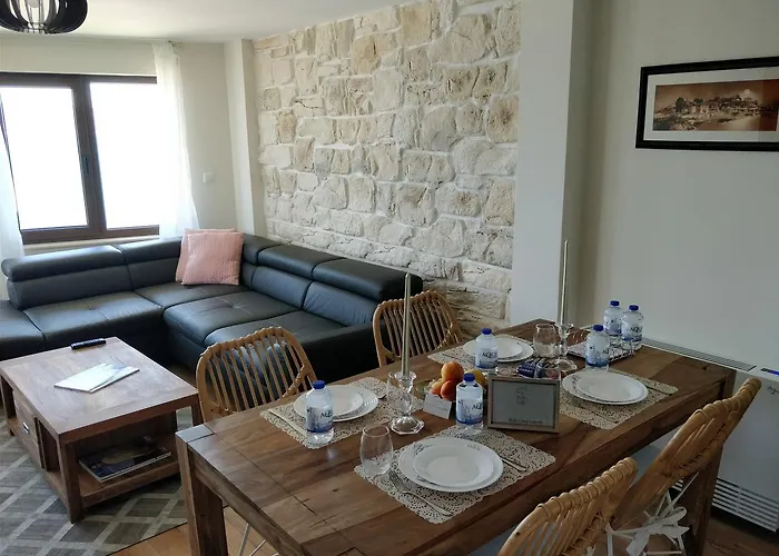 Elea Νεσέμπαρ